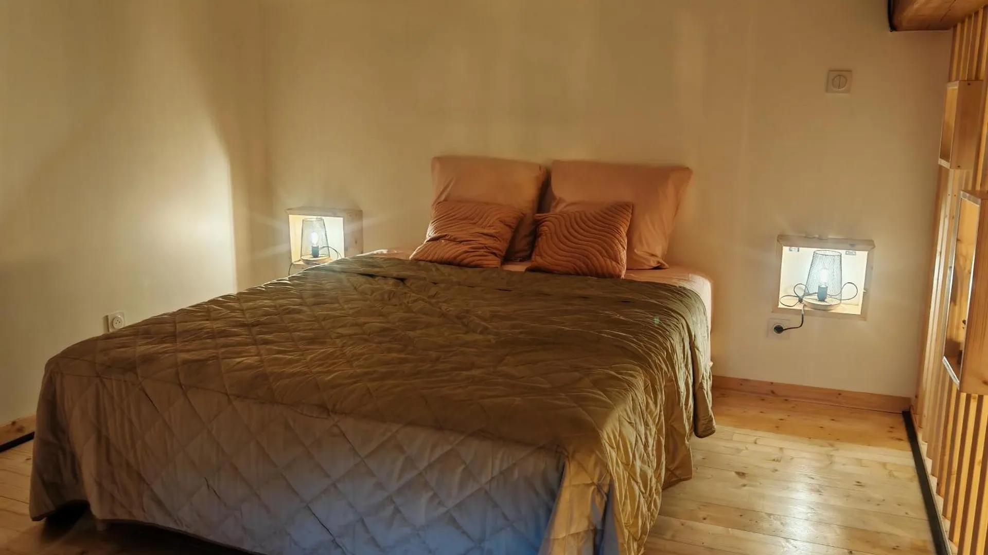 Апартаменты Appartement Cosy Виллефранче-Сур-Салне