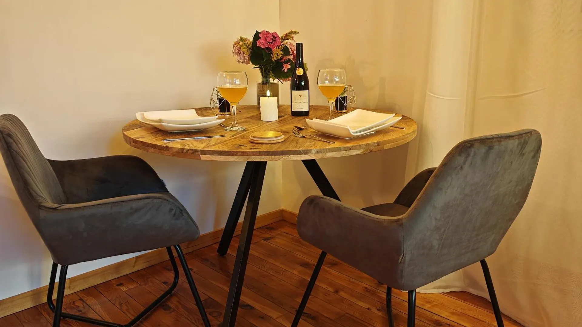 Апартаменты Appartement Cosy Виллефранче-Сур-Салне Франция